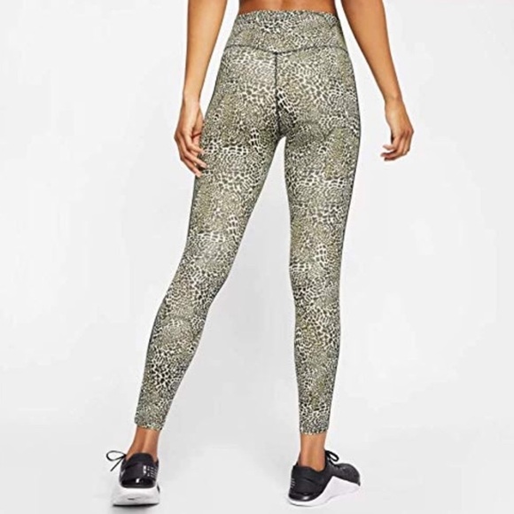 Nike Woman’s Dri Fit Leggings - Picture 3 of 5
